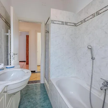 3 Bedroom Nice Apartment In Rapallo Appartement