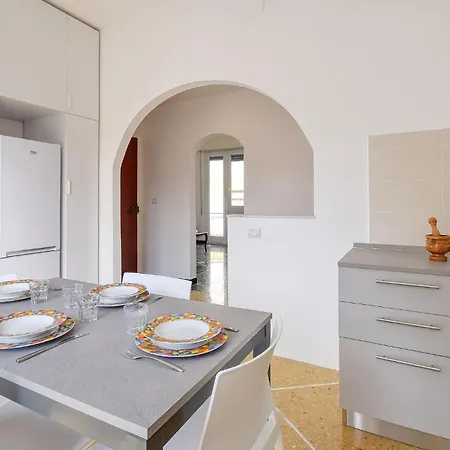 Апартаменты 3 Bedroom Gorgeous In *